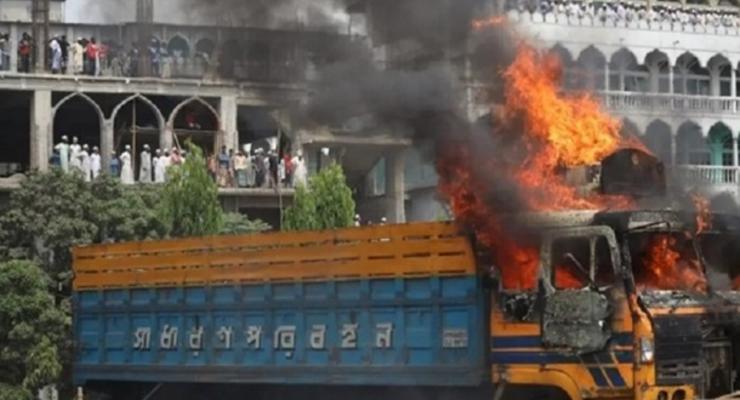 Во время студенческих протестов в Бангладеш погибли 50 человек
