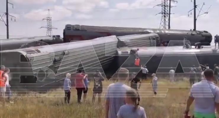 В Росії з рейок зійшов поїзд "Казань – Адлер", 140 постраждалих (відео)