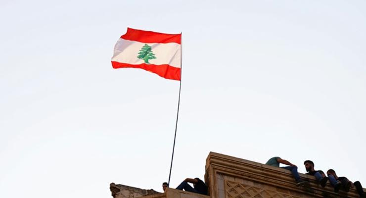 Велика Британія відкликала співробітників посольства в Лівані