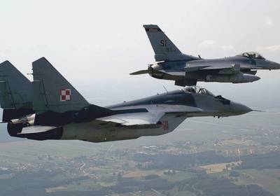 Польша подняла свои самолеты из-за атаки России на Украину