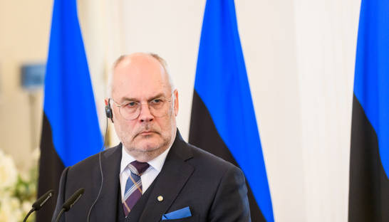 Президент Эстонии призвал отменить ограничения на помощь Украине: «Мы заставляем ее бороться с одной рукой»