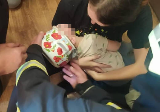 В Луцком районе спасатели помогли снять кастрюлю с головы ребенка